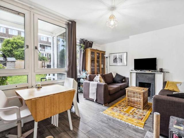 Apartment for rent in Furzedown, Greater London
