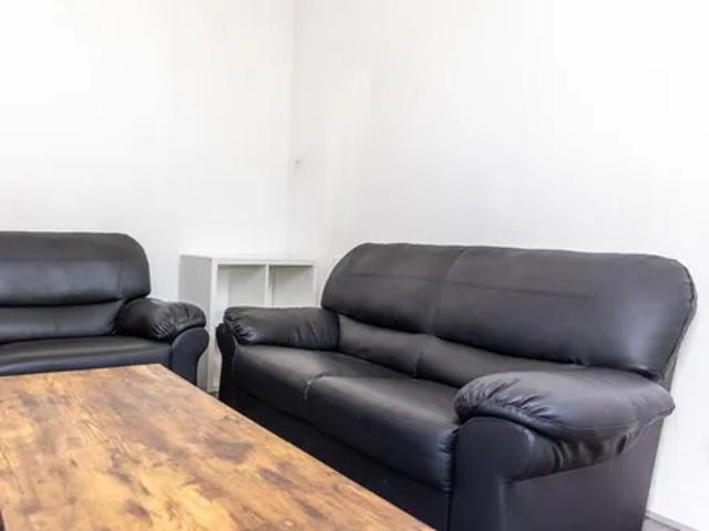 House for rent in Calderstones
