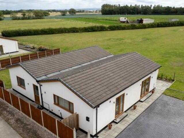 House for sale in Heaton's Bridge, Roby Mill