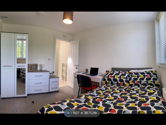 Room for rent in Cuddington, Surrey