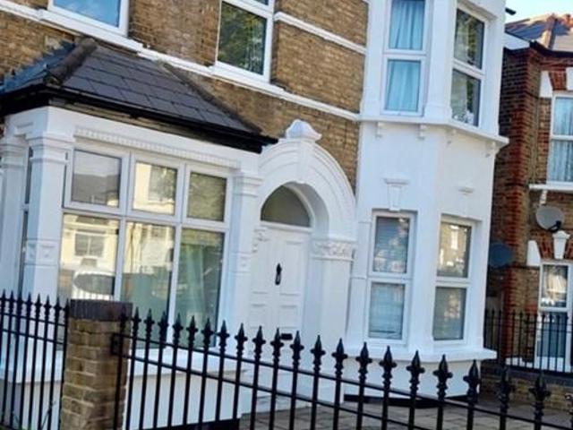House for rent in London Borough of Southwark, Greater London