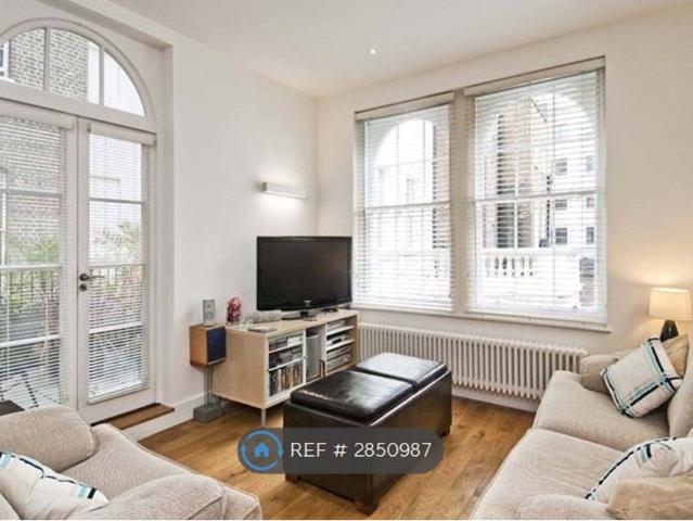Apartment for rent in St Giles, Greater London