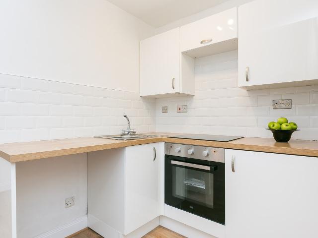 Apartment for rent in Poplar Grove, Greater London
