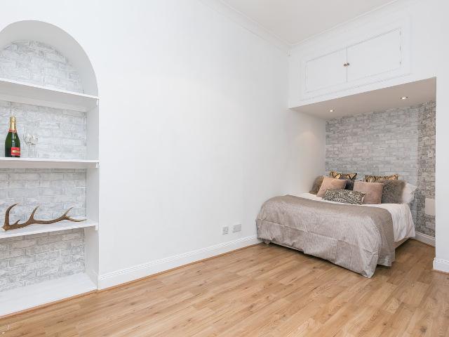 Apartment for rent in Poplar Grove, Greater London