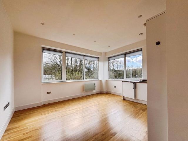 Apartment for rent in Hart, Hampshire