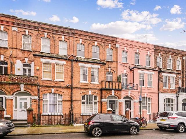 Apartment for rent in West Kensington, Greater London