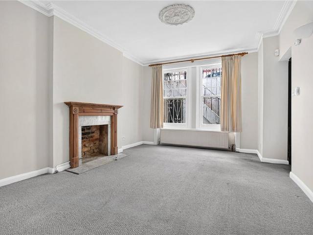 Apartment for rent in West Kensington, Greater London