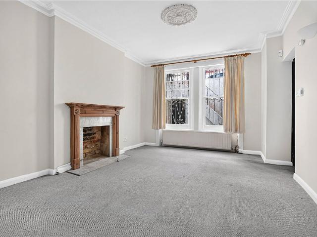 Apartment for rent in West Kensington, Greater London