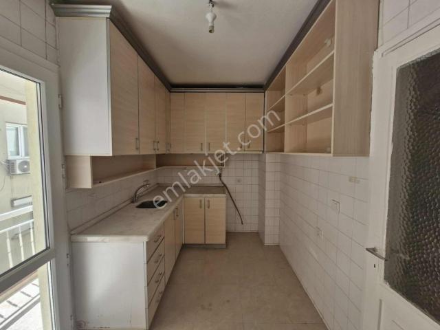 Karabağlar, İzmir içerisinde kiralık mülk