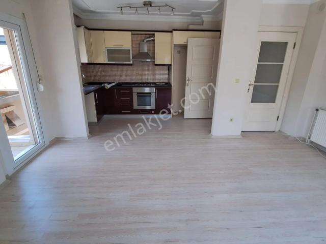 Karabağlar, İzmir içerisinde kiralık mülk
