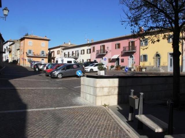 Appartamento in vendita a Baschi, Terni