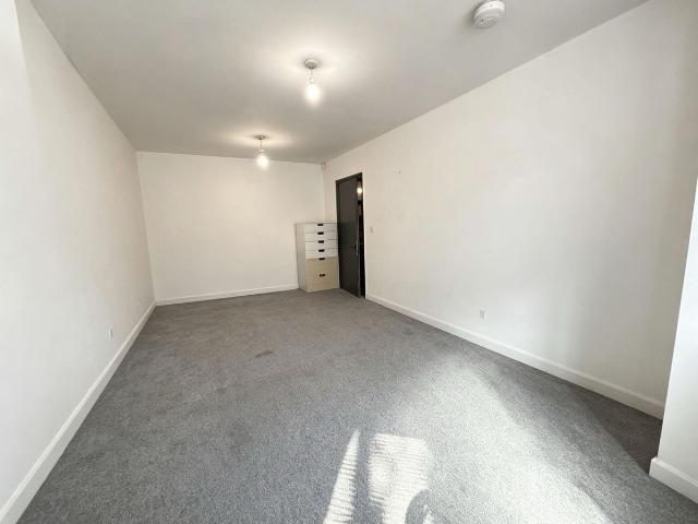Apartment for rent in Hyde Park, West Yorkshire