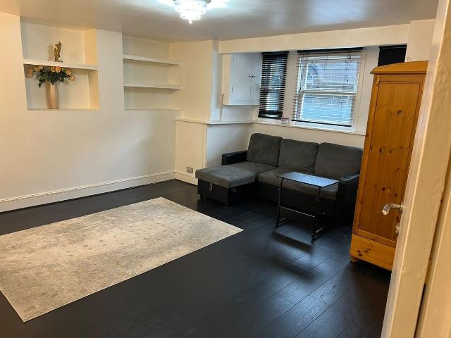 Apartment for rent in Stamford Hill, Greater London