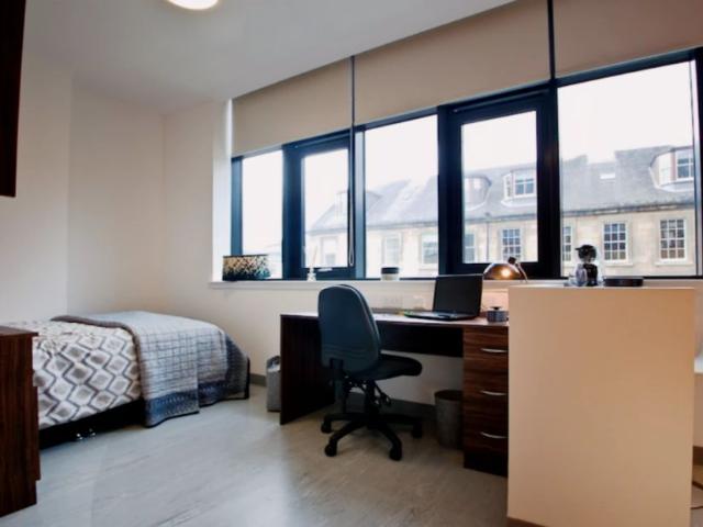 Studio for rent in Scotland