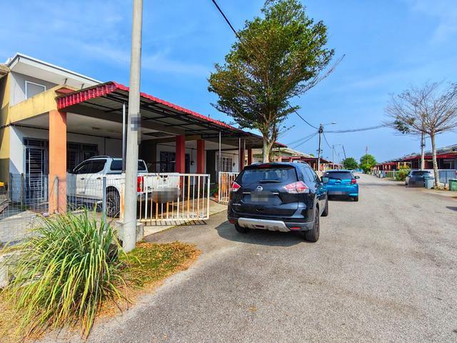 Terraced House for sale in Malaka