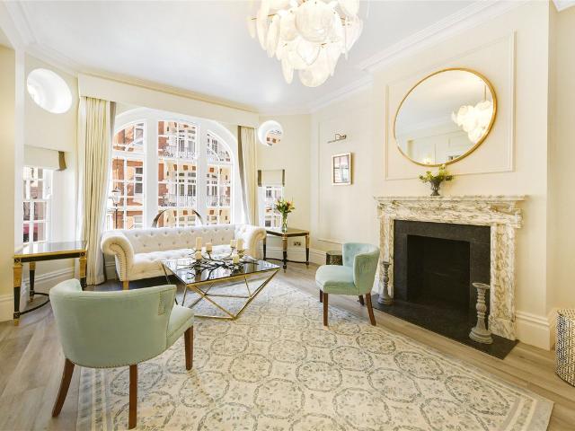 Apartment for rent in Knightsbridge, Greater London