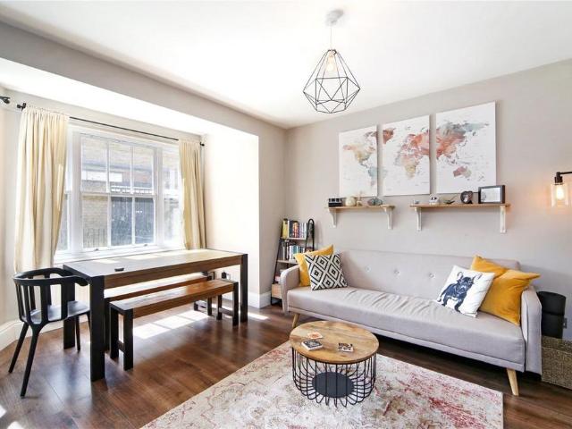 House for rent in North Kensington, Greater London