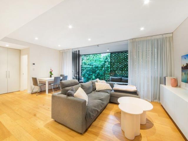 Apartment for rent in Lower North Shore, Sydney