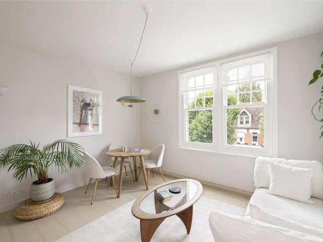 House for rent in North Kensington, Greater London