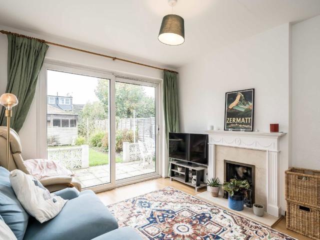 House for rent in Earlsfield, Greater London