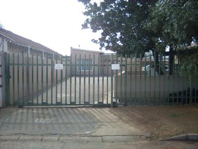 Apartment for rent in Mohlakeng, Gauteng
