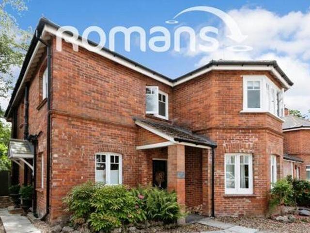 House for rent in Heol-las, Surrey