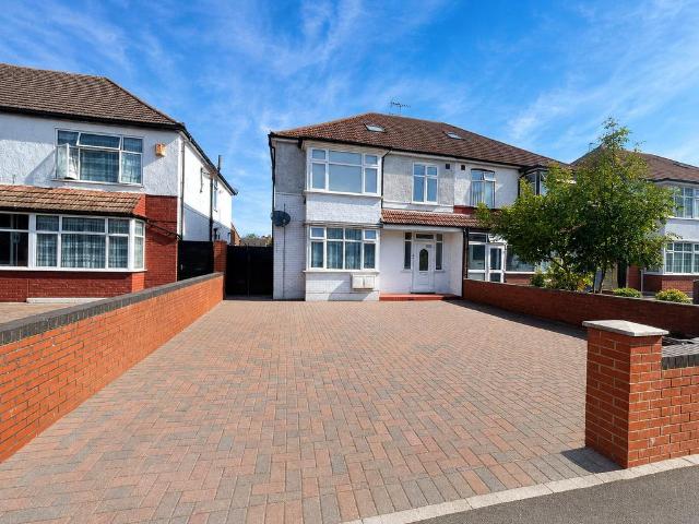House for rent in London Borough of Hounslow, Greater London