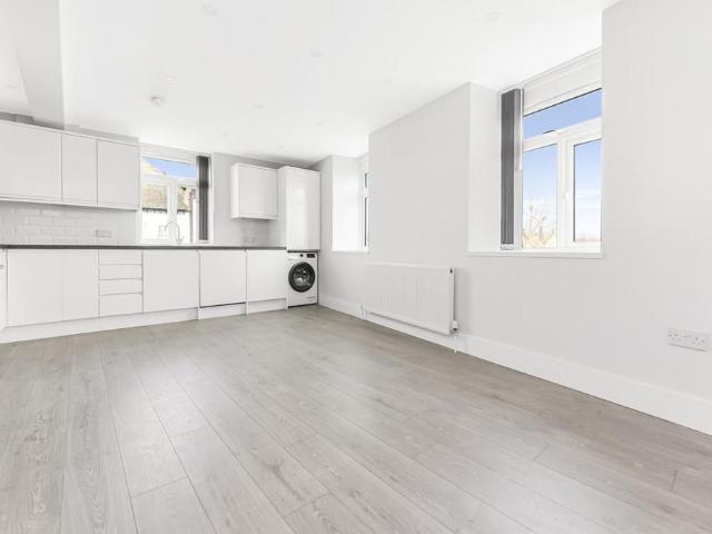 House for rent in London Borough of Hounslow, Greater London