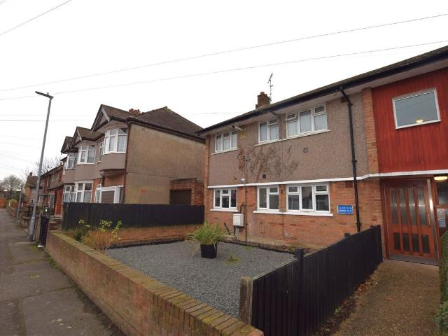Apartment for rent in Marks Gate, Greater London