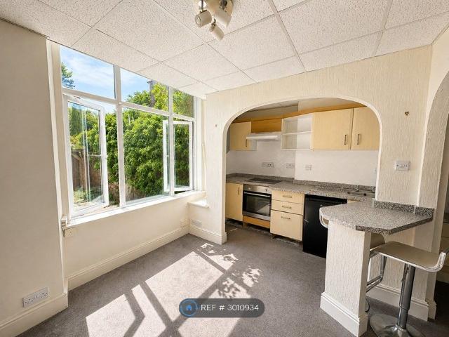 Studio for rent in Rodbourne, Swindon