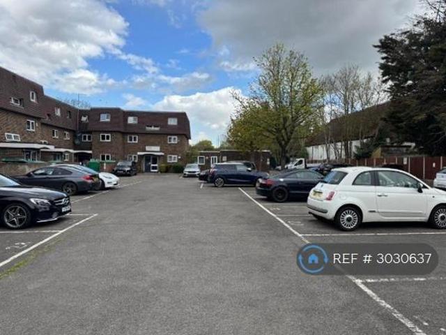 Apartment for rent in Harmondsworth, Greater London