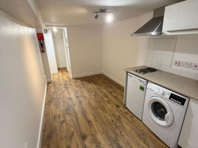 Studio for rent in Highfields, Huddersfield