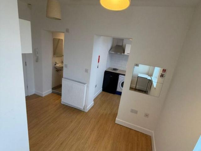 Studio for rent in Highfields, Huddersfield