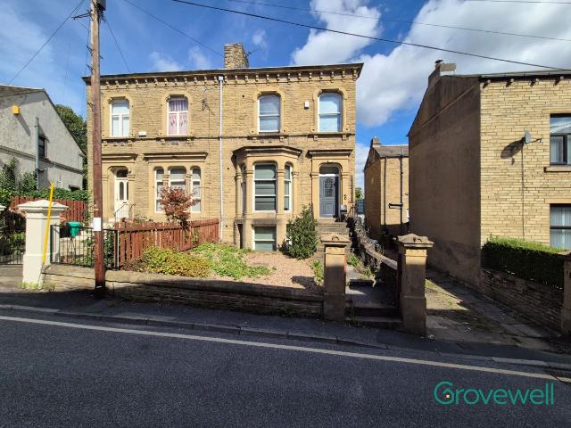 Studio for rent in Highfields, Huddersfield
