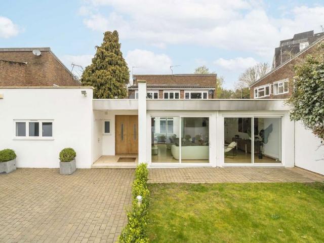House for rent in Southfields, Greater London