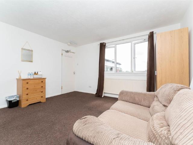 Room for rent in Iver, Richings Park