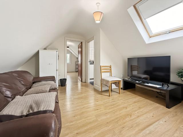 Apartment for rent in Wexham and Ivers Community Board, Richings Park