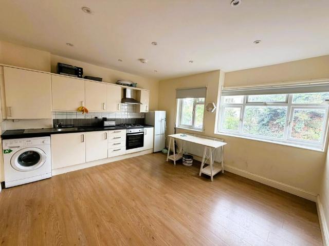 Apartment for rent in Wexham and Ivers Community Board, Richings Park