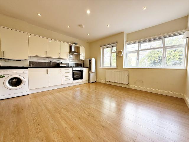 Apartment for rent in Iver, Richings Park