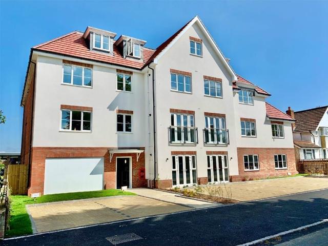 Apartment for rent in Wexham and Ivers Community Board, Richings Park