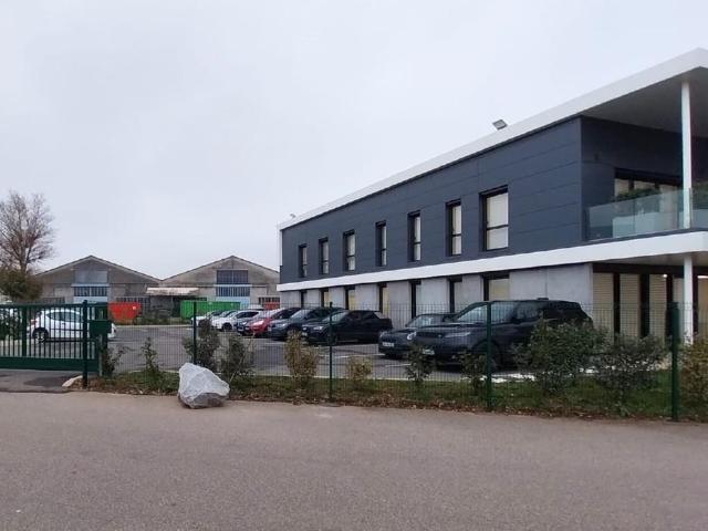Local Commercial vente à Meyzieu