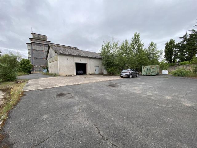 Local Commercial vente à Cosne-Cours-sur-Loire, La Charité-sur-loire