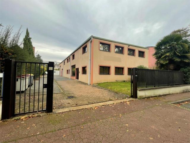 Local Commercial vente à Versailles, Jouy-en-josas