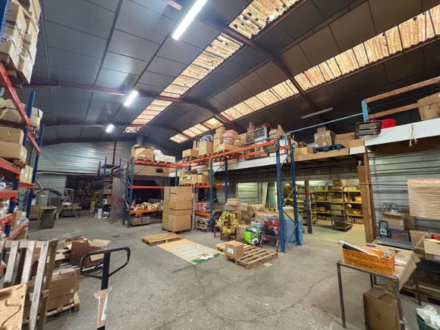 Local Commercial vente à Montargis, Varennes-changy