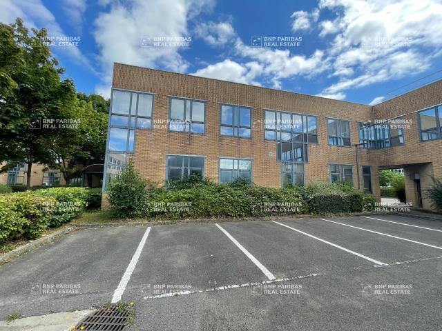Local Commercial location à Versailles, Montigny-le-bretonneux