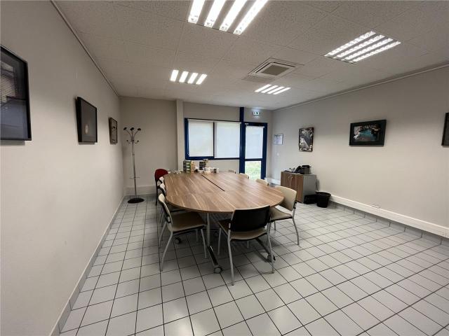 Local Commercial vente à Palaiseau, Cheptainville