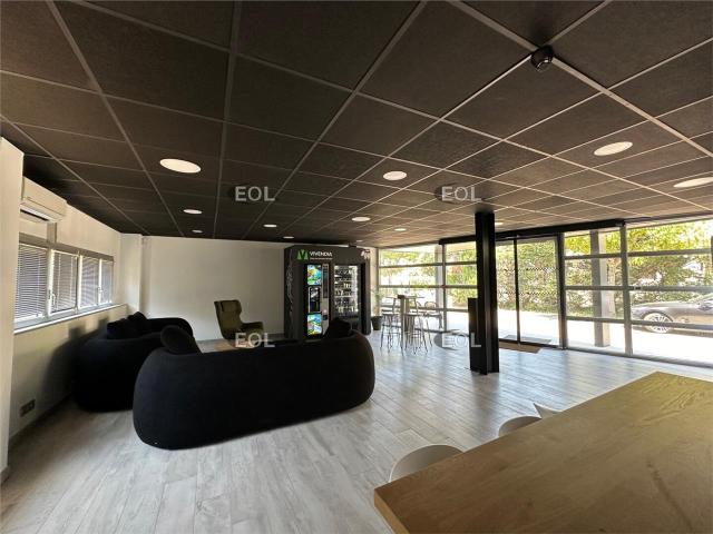 Local Commercial vente à Aix-en-Provence, Les Pennes-mirabeau