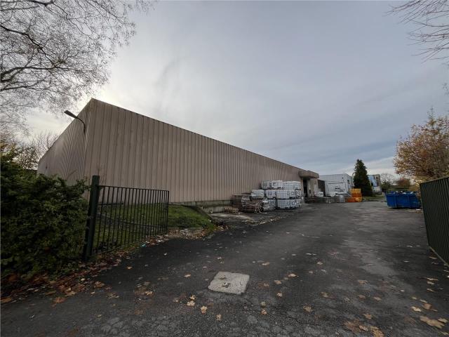 Local Commercial vente à Versailles, Montigny-le-bretonneux