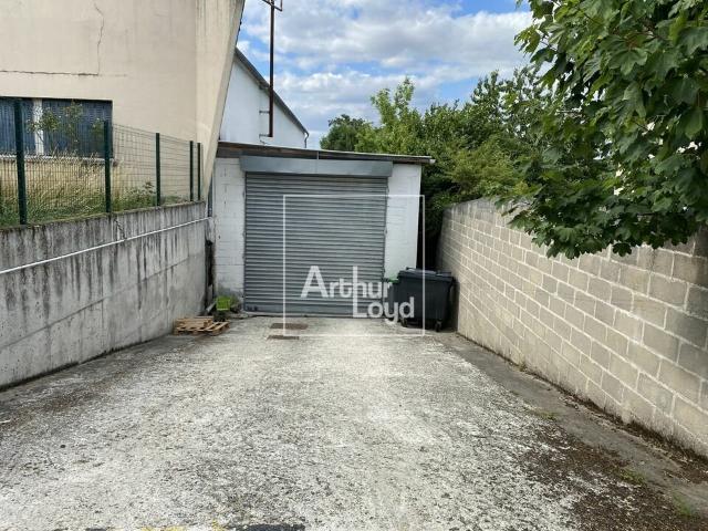 Local Commercial vente à Évry, Le Coudray-montceaux