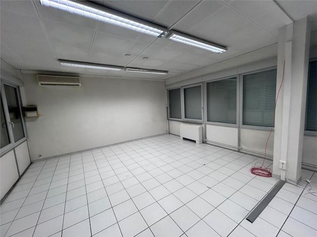 Local Commercial vente à Bourg-en-Bresse, Bourg-en-bresse